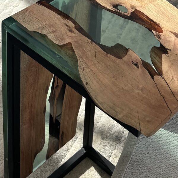 Close-up of the polished surface of the carob wood side table, showcasing the grain and the lime-green epoxy detail.